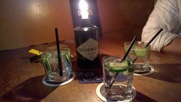 Gin Tonic (mit Hendricks und Gurke) Gin Tonic (mit Hendricks und Gurke)